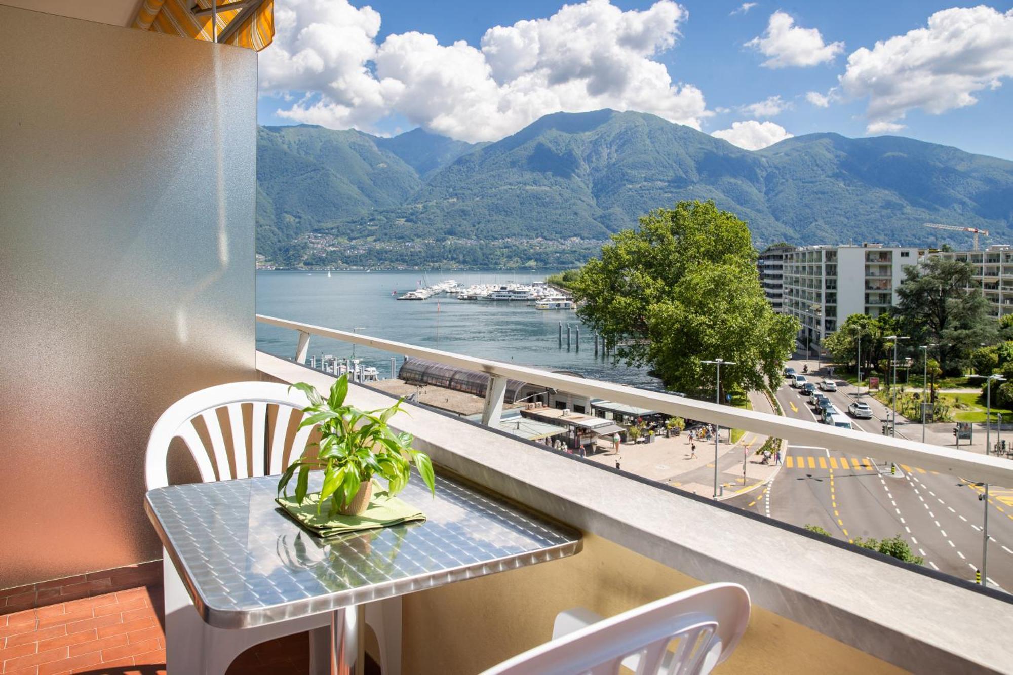 Hotel Rondinella ロカルノ エクステリア 写真