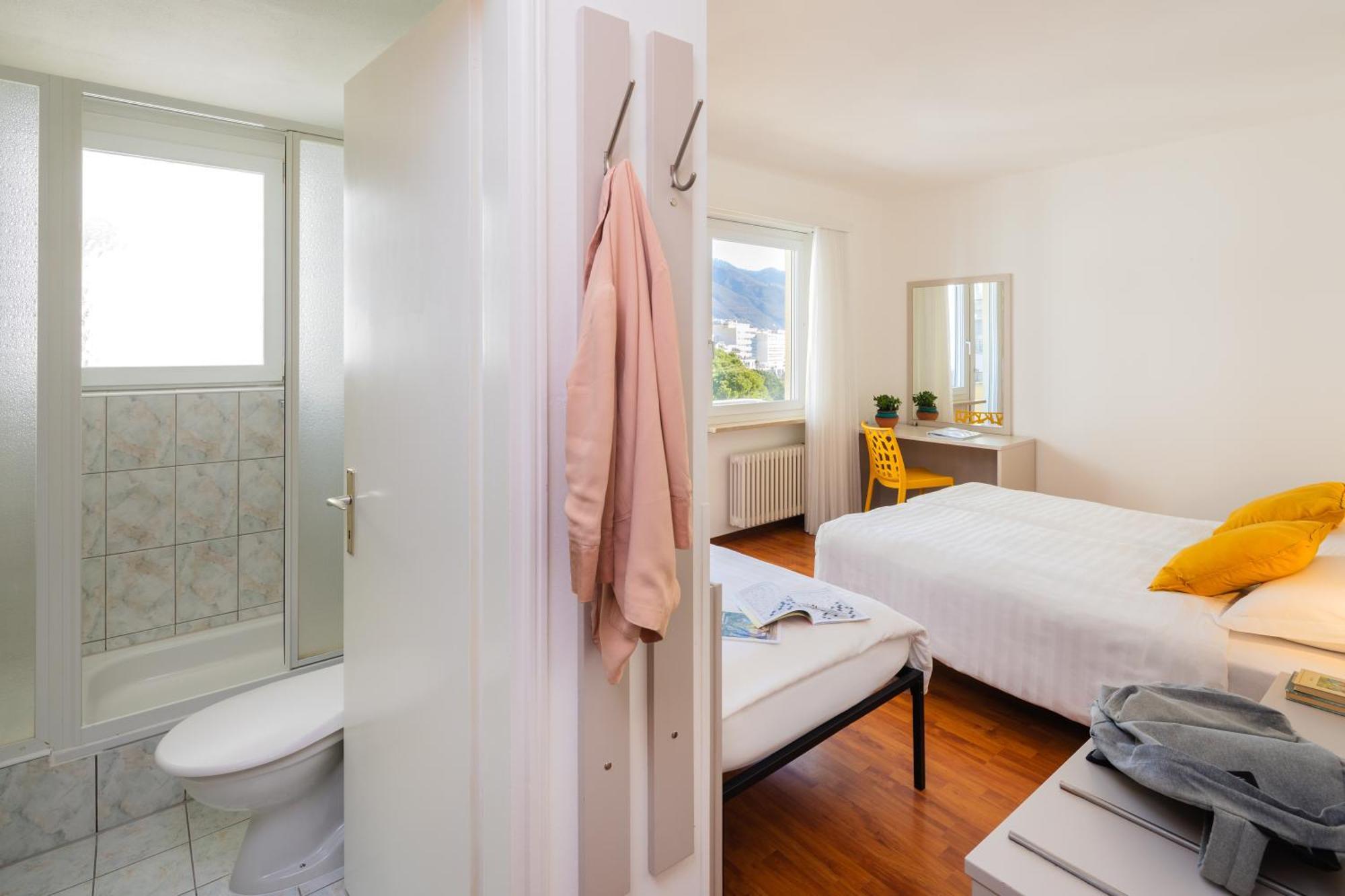 Hotel Rondinella ロカルノ エクステリア 写真